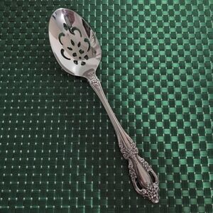 Oneida RAPHAEL Slotted Serving Spoon Distinction Deluxe Stainless HH Vtg Floral